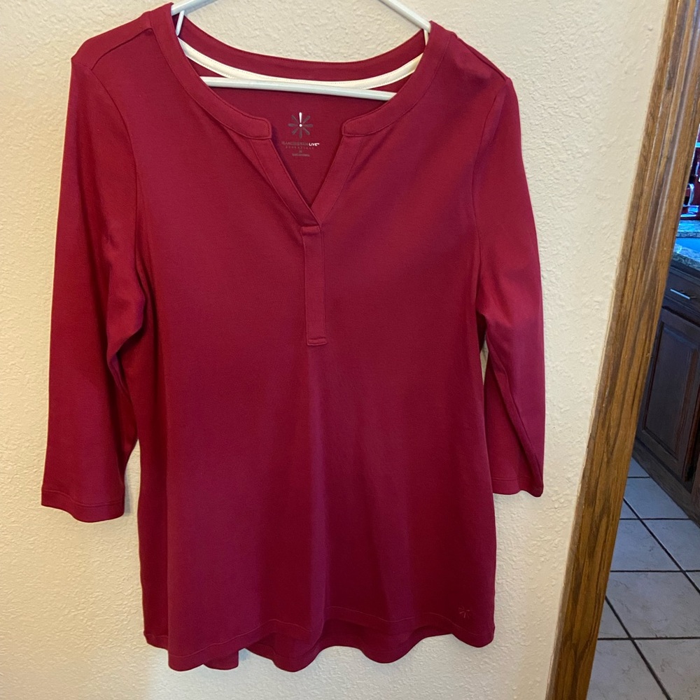 Reddish/maroon 3/4 sleeve top